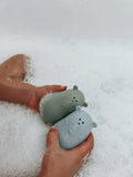 NOÜKA BEAR BATH TOY - SOFT BLUSH