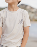 RYLEE + CRU SHORT SLEEVE RASH GUARD - STONE